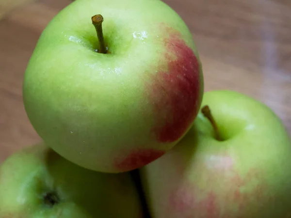 Ein Bund Saftige Rote Äpfel Eine Nahaufnahme Reife Früchte — Stockfoto