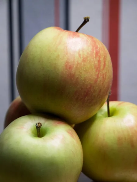 Ein Bündel Gala Äpfel Ein Paar Früchte Eine Nahaufnahme — Stockfoto