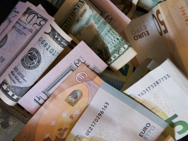 Nakit paralar ve avrolar birbirine karışmış, yakın çekim..