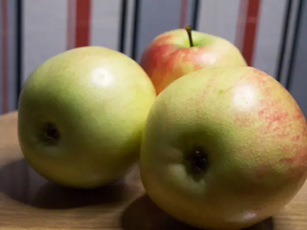 Three Ripe Gala Apples Close Shot Fruits Macro Photos — стоковое фото