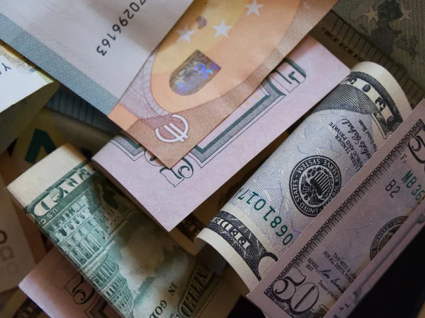 Nakit paralar ve avrolar birbirine karışmış, yakın çekim..