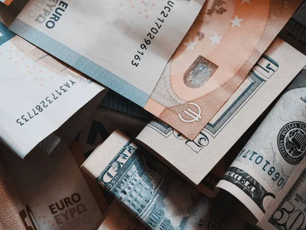 Nakit paralar ve avrolar birbirine karışmış, yakın çekim..