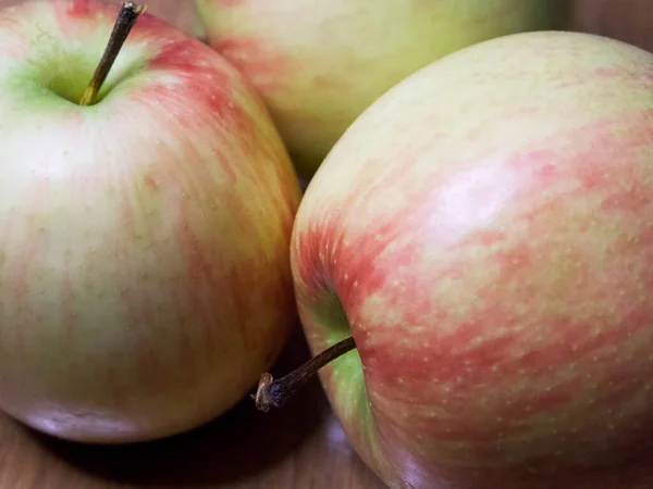 Ein Paar Reife Äpfel Eine Nahaufnahme Makrofoto Der Früchte — Stockfoto