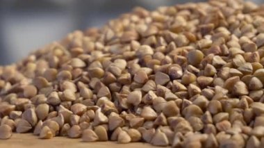 Döner çiğ karabuğday. Karabuğday yakın plan