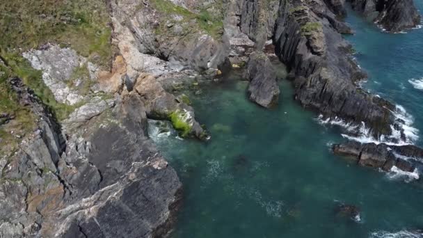 Scogliere Sul Mare Del Sud Dell Irlanda Una Giornata Sole — Video Stock