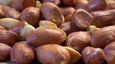 Peanut in the Skin, kaydırak atışı. Video tam Hd biçiminde.