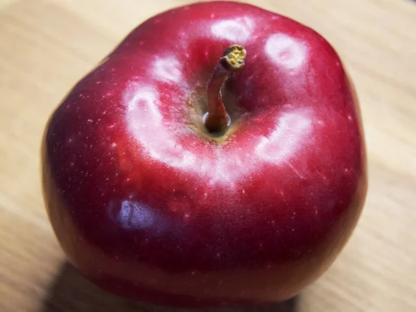 Une Grosse Pomme Rouge Pomme Variété Red Chief — Photo