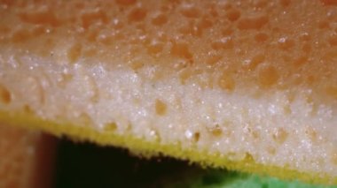 Mutfak süngerinin 4K görüntüsü.