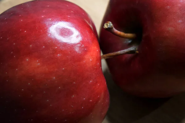 Zwei Rote Chefäpfel Großaufnahme Makroaufnahme Reifer Roter Äpfel — Stockfoto
