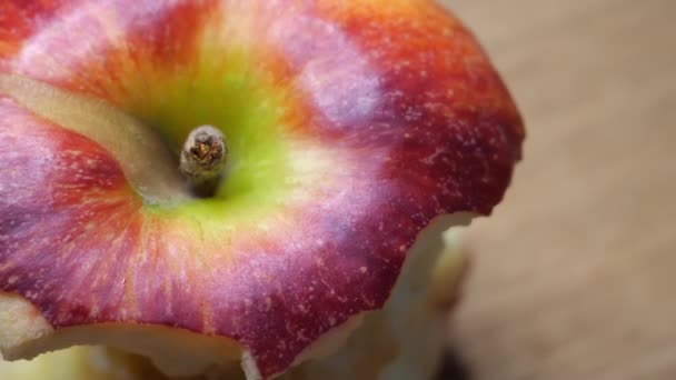 Stub Large Red Apple Wooden Surface Close Rotation — Vídeo de Stock