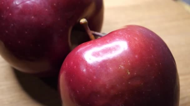 Highlights Peel Red Apples Large Ripe Apples Close Rotation Fruit — Video Stock