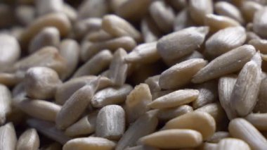 Kabuksuz ayçiçeği çekirdekleri, tam kare HD video. Ay çekirdeği.