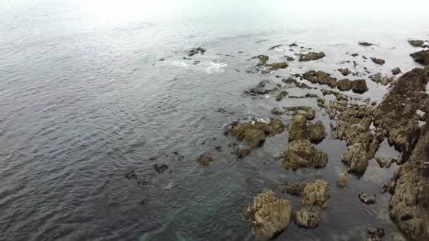 Huge Rocks Seashore Rocky Seashore — Vídeos de Stock