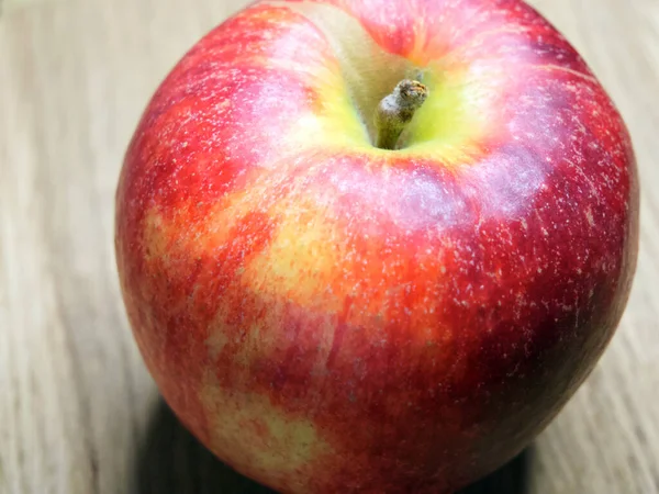 Single Large Ripe Gala Apple Macro Shot — Stockfoto