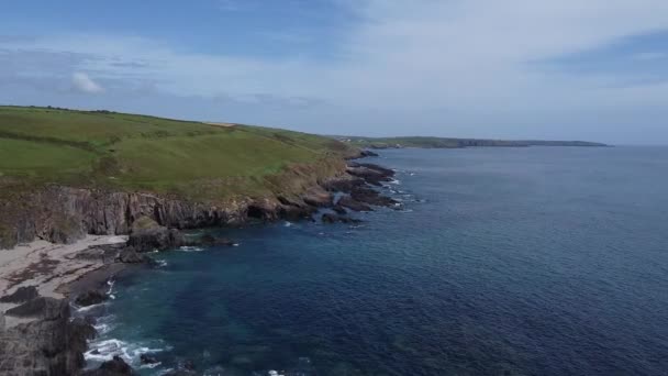 Picturesque Hills Rocky Coast Atlantic Ocean Day Blue Water Celtic — Vídeo de stock