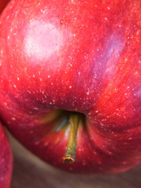 Close One Large Ripe Fresh Organic Sweet Apple — Stockfoto