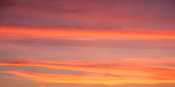 Beautiful Colorful Orange Clouds Sunset Bright Sunset Sky Full Frame — 스톡 사진