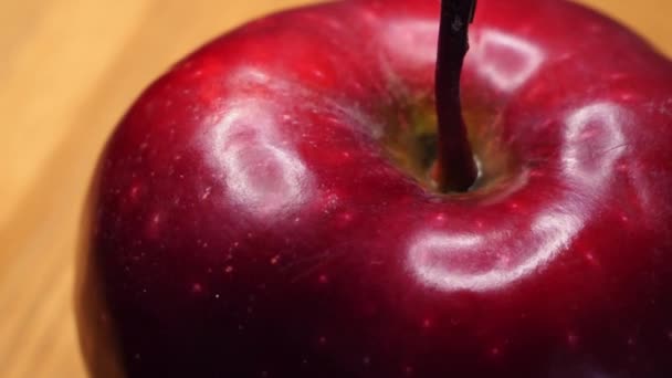 リンゴの皮のハイライト リンゴ一個 — ストック動画
