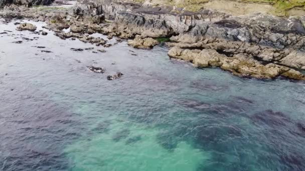 Drone View Rocky Coastline Sea Waves Rushing Shore — Stock Video