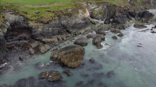 Όμορφη Ακτή Του Ατλαντικού Ωκεανού Στο County Cork Ιρλανδία Θαλάσσια — Αρχείο Βίντεο