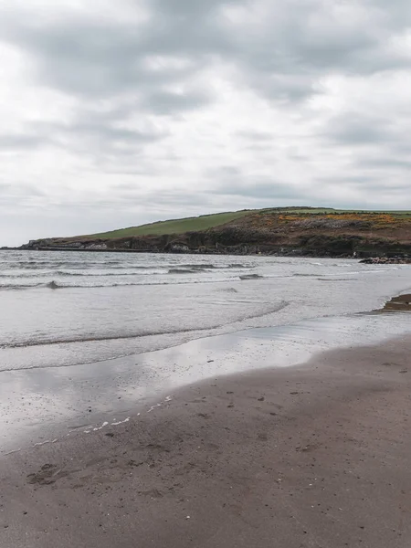 Kilátás Rosscarbery Mólóra Warren Beachről Írország Déli Partjairól Hullámok Homokos — Stock Fotó