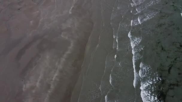 Ondas Marea Del Océano Atlántico Una Playa Arena Video Desde — Vídeos de Stock