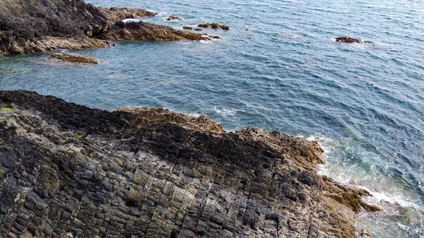 Surface Mer Calme Rivage Rocheux Paysage Côtier Vue Dégagée — Photo