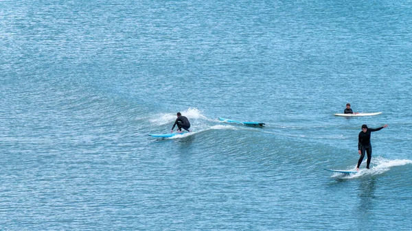 West Cork Irland Juni 2022 Drei Männer Wasserdichten Anzügen Surfen — Stockfoto