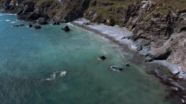 Krásné Mořské Vlny Stékají Břehů Jižního Irska Malebný Přímořský Plášť — Stock video