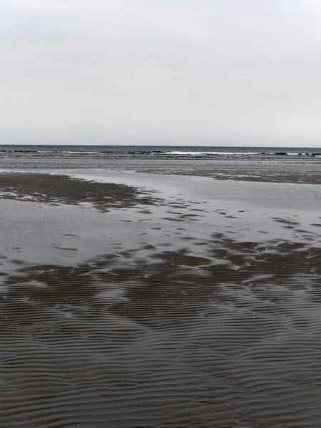 多姿多彩的风景 欧洲的本质 大西洋的寒冷海岸 灰色沙滩 — 图库照片