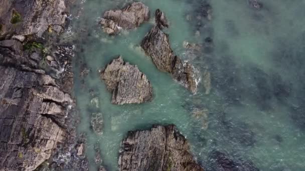 Enorme Rotsblokken Golven Zeegezicht Keltische Zee — Stockvideo