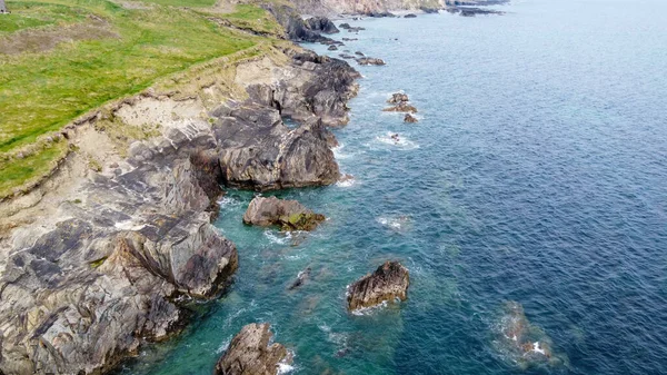 Bella Acqua Mare Vicino Scogliere Costiere Ripide Natura Dell Irlanda — Foto Stock