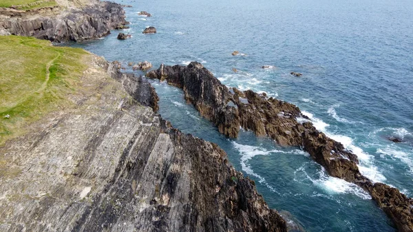 Drone Standpunt Schilderachtige Rotskust Van Keltische Zee Wit Schuim Golven — Stockfoto