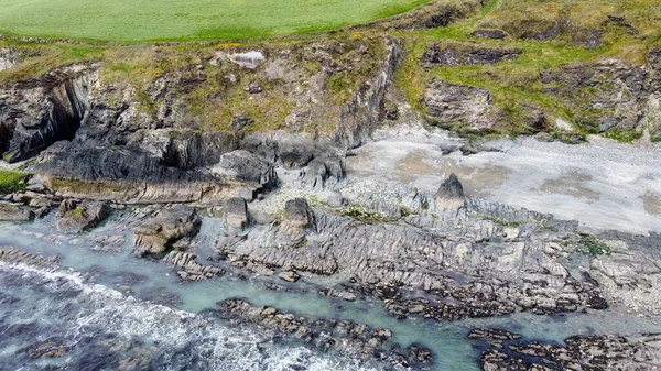 Escarpado Acantilado Orilla Del Mar Paisaje Marino Costa Del Océano —  Fotos de Stock