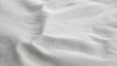 Buruşuk kumaş. Buruşmuş sentetik tuval dokusu. Makro. Dolly vurdu.