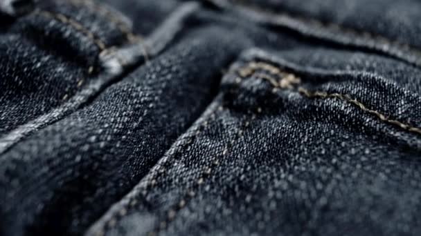 Surowa Ciemna Stara Brudna Kieszeń Jeansowa Wyblakłej Konsystencji Makro Dolly — Wideo stockowe