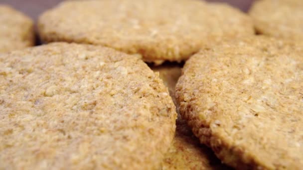 燕麦饼干的质感非常接近 质感烘烤表面 轮调缓慢 — 图库视频影像