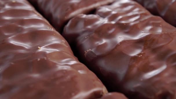 Шоколадное Печенье Сложенное Рядами Макро Медленное Вращение Текстурированная Какао — стоковое видео