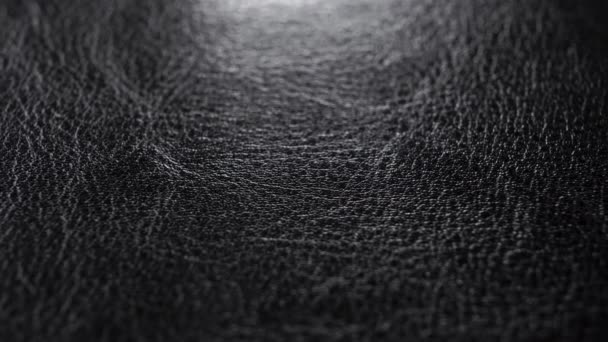 Superficie Texturizada Cuero Arrugado Negro Macro Rotación Lenta — Vídeos de Stock