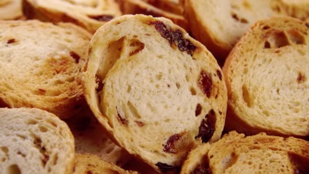 Kuru Üzümlü Kızarmış Ekmek Çıtır Krakerler Makro Döndürme Rusk Tostu — Stok video