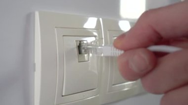 Ev yapımı ethernet prizine bir internet ağı bağlantısı kurulamadı. Ağ sorunu. İletişim kazası. Bağlantı hatası. LAN port bozukluğu