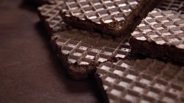 Wafer Textura Biscoito Chocolate Marrom Waffle Superfície Crocante Padrão Confuso — Vídeo de Stock