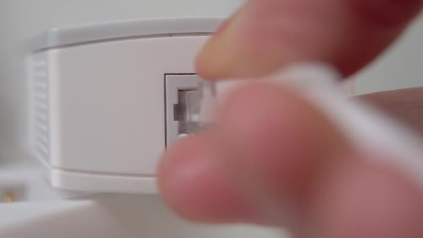 Koppel Stekker Van Internetkabel Los Van Modem Poort Close — Stockvideo