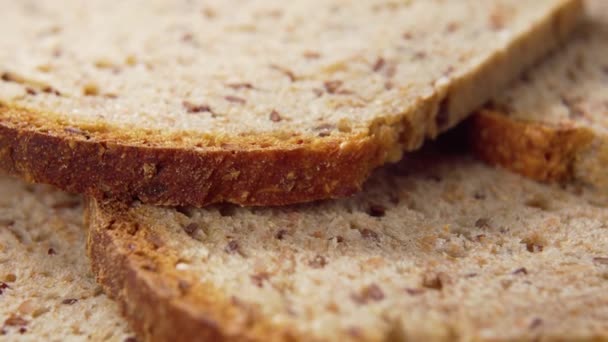 Pan Rodajas Horno Grano Entero Con Una Corteza Marrón Crujiente — Vídeos de Stock