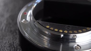 Metal lensli uzatma süngüsü. Makro. Döndürme. Bağlayıcı adaptörü