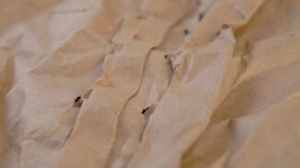 Zmačkaný Rozdrcený Balicí Papír Vráskami Zblízka Rotace — Stock video