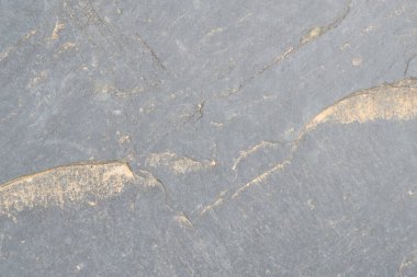 Pürüzlü gri taş duvar, doğal eskimiş kaya dokusu, kumlu. Doğa arkaplanı