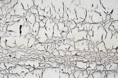 Çatlamış eski bir boya. Hasarlı yıpranmış yüzey. Eskimiş materyal. Gri arkaplan