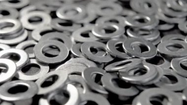 Parlak yuvarlak metal temizleyiciler. Metal çelik krom donanım. Mühendislik aleti. Makro. Döndürme
