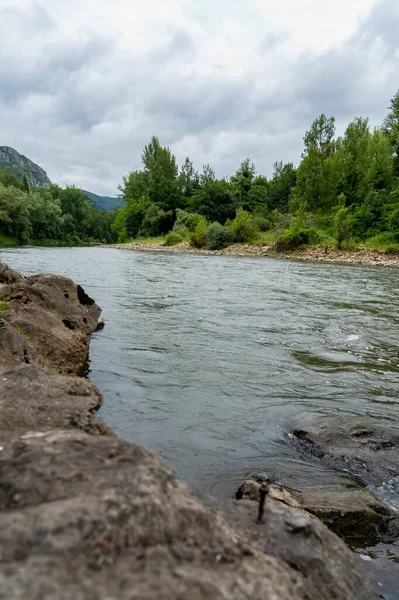 Mountain River Stone Forest Banks Fast Flow Water — Foto de Stock